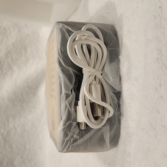 Temblor Wireless speaker and charger, gray ans bamboo - Picture 5 of 7